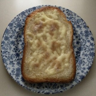 ココナッツ風味のチーズとシナモンシュガーのトースト